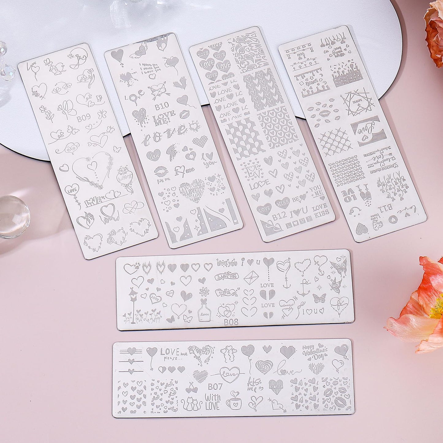 8pcs Heart Lip Valentine's Day Nail Stamping Plate Heart Print Holiday Nail Stencil Art Template with Nail Stamp Scrape Romantic Manicure Salon Supplies for DIY Nail Art