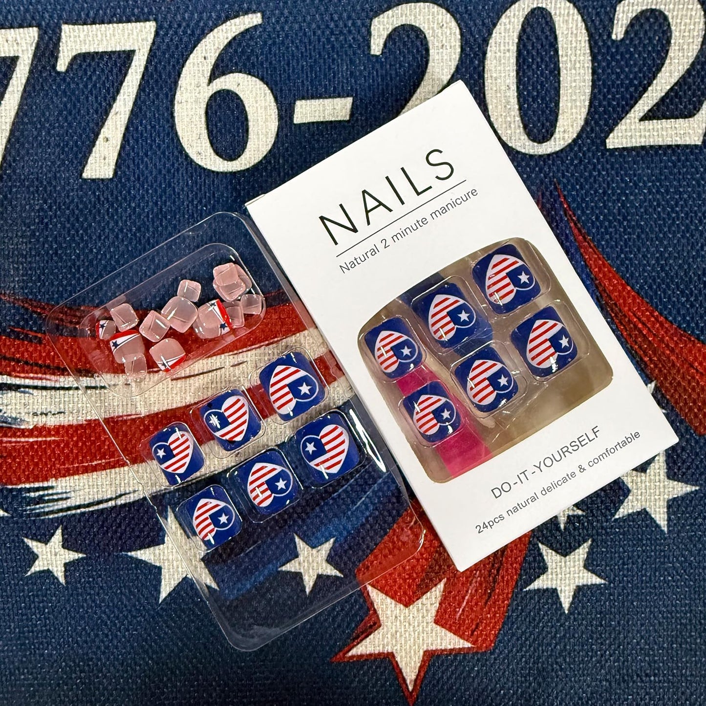 4th of July Press on Toenails Short Square Fake Toe Nails Star French Tip Glossy False Toenails Independence Day Heart Flag Toe Nail Press ons Acrylic Stick on Nails for Women 24Pcs