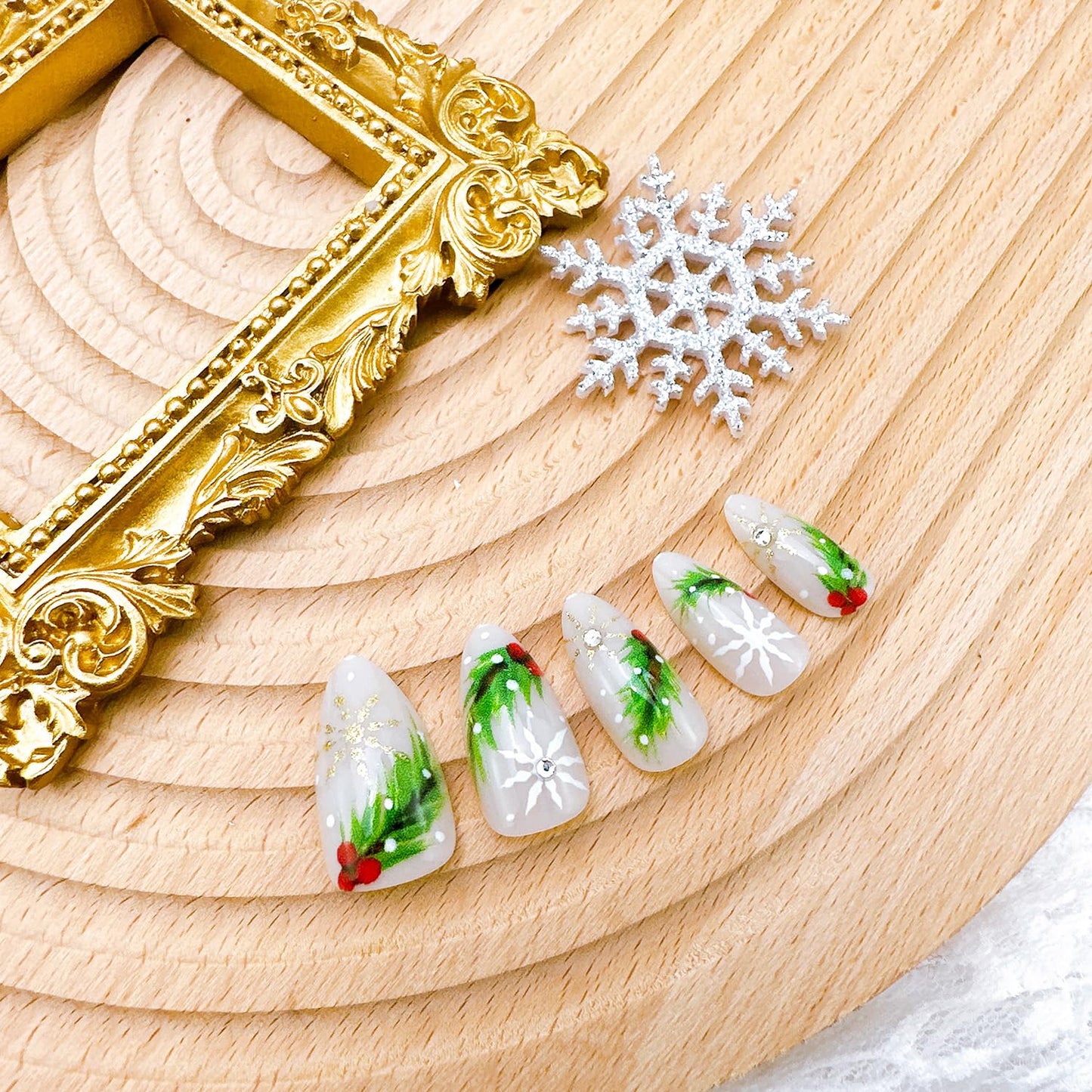 24Pcs Christmas Press on Nails Medium Almond Gold Snowflake Fake Nails with Diamond Designs Christmas Holly Acrylic Nails Winter Snowflake False Nail Tips Xmas Full Cover Glue on Nails for Women