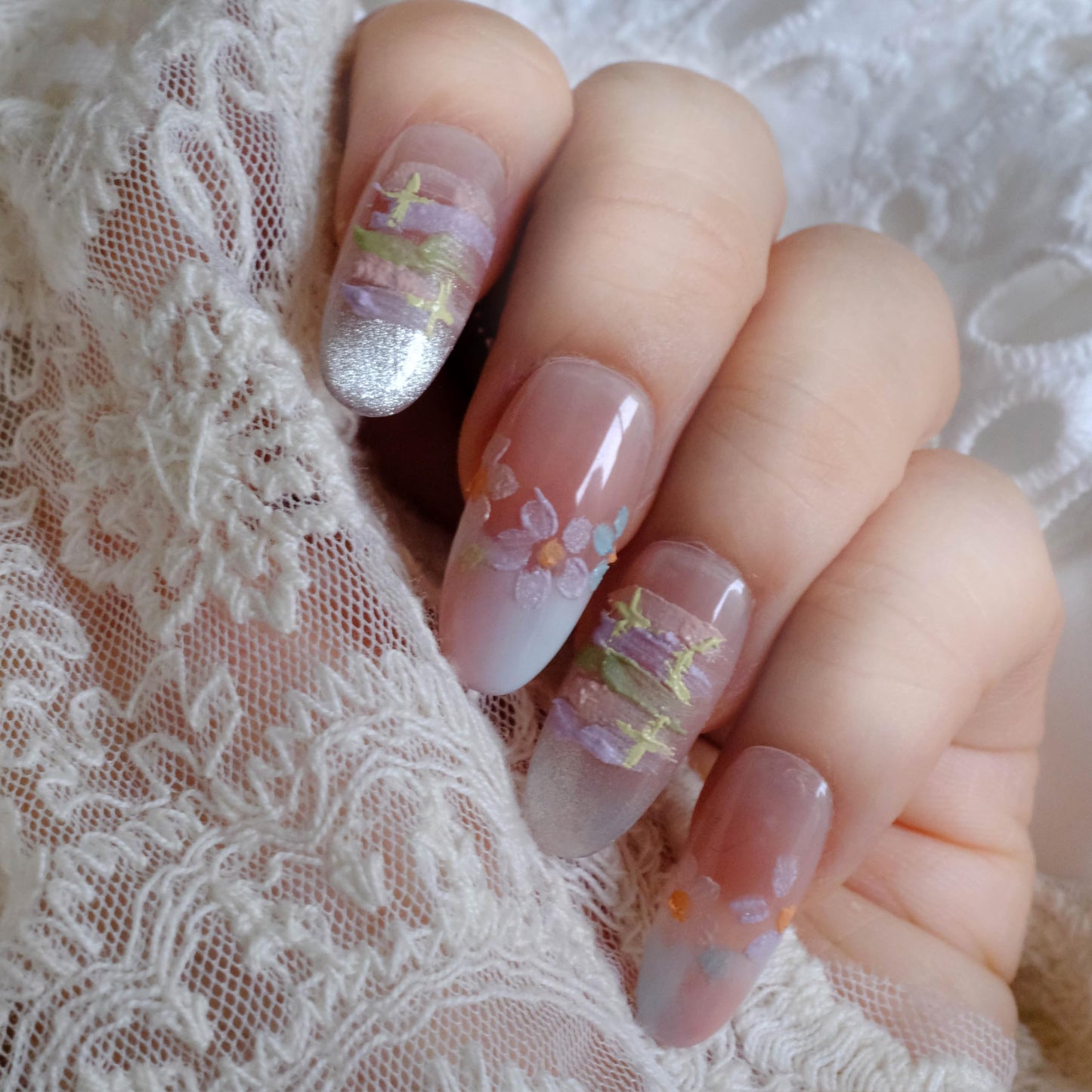 [GLORS] Purly Handmade Almond Press on Nails | Oil Painting Style Flower in White and Nude French Tip Nails, 10 Pieces (Small, Almond)