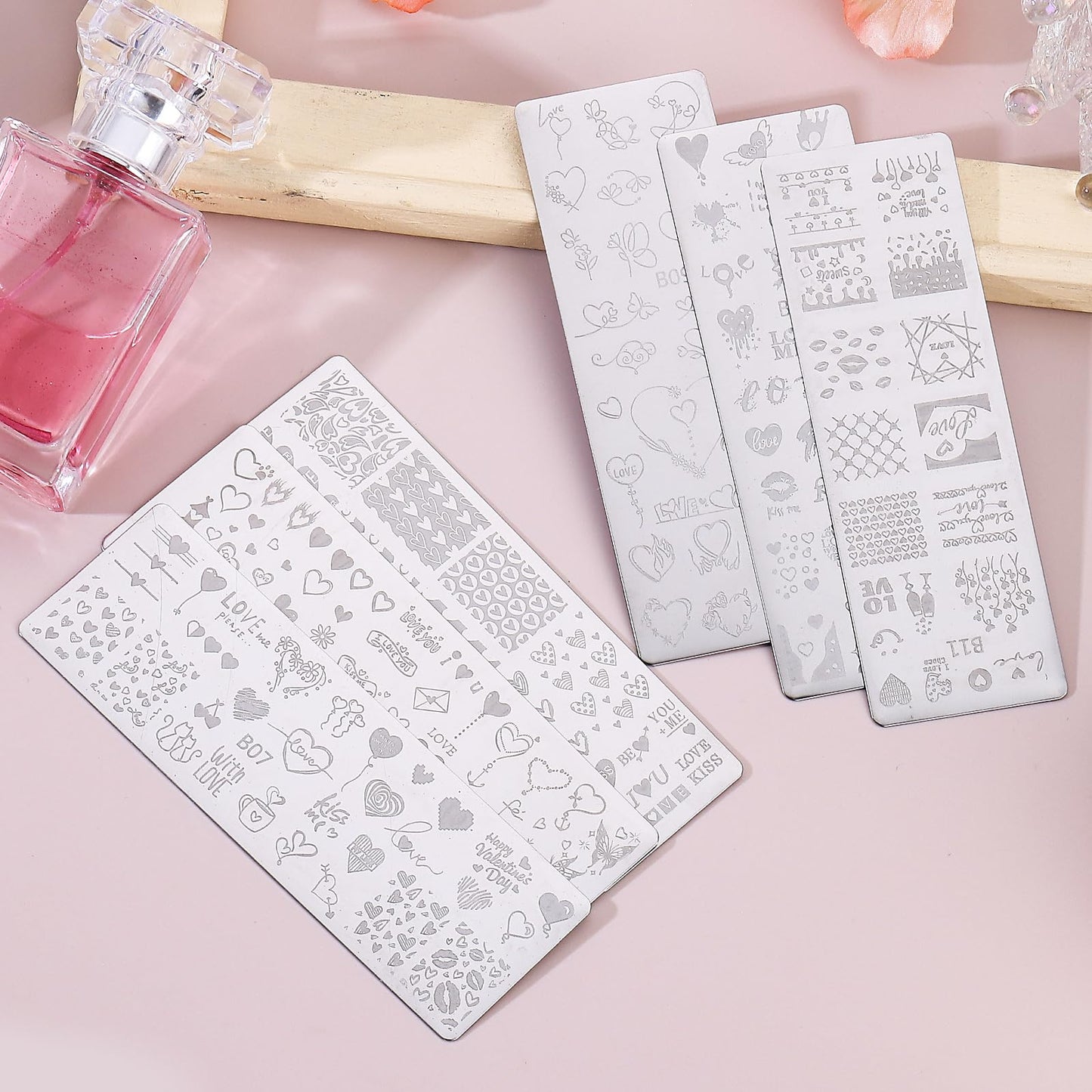 8pcs Heart Lip Valentine's Day Nail Stamping Plate Heart Print Holiday Nail Stencil Art Template with Nail Stamp Scrape Romantic Manicure Salon Supplies for DIY Nail Art