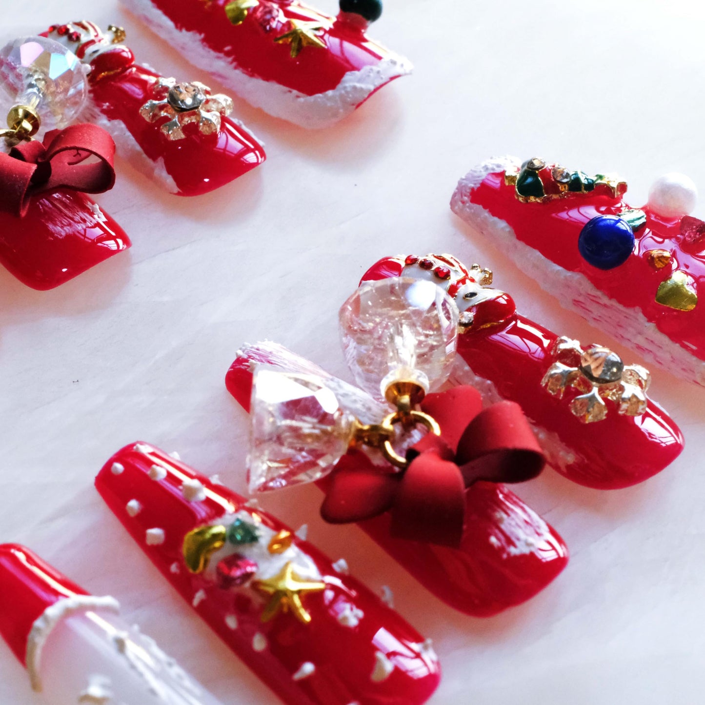 GLORS Christmas Press-On Nails, Long Ballerina Shape, Red and White Design with Snowman, Bows and Snowflakes, 10 Pieces (XS, LS)