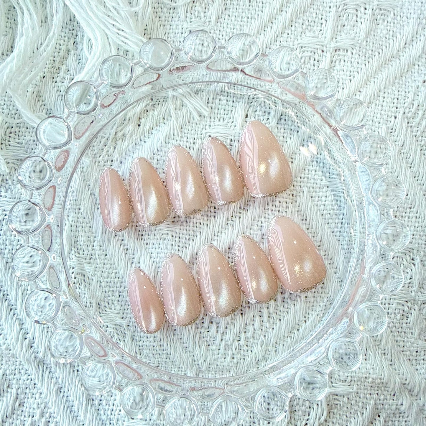 Short Almond Pink Cat Eye Fake Nails, with Glitter Line French,Handmade Press on Nails, with Glue Tabs - 10Pcs Nail Kit for Women and Girls,Stylish Design with Suitable for Wedding Party.﻿