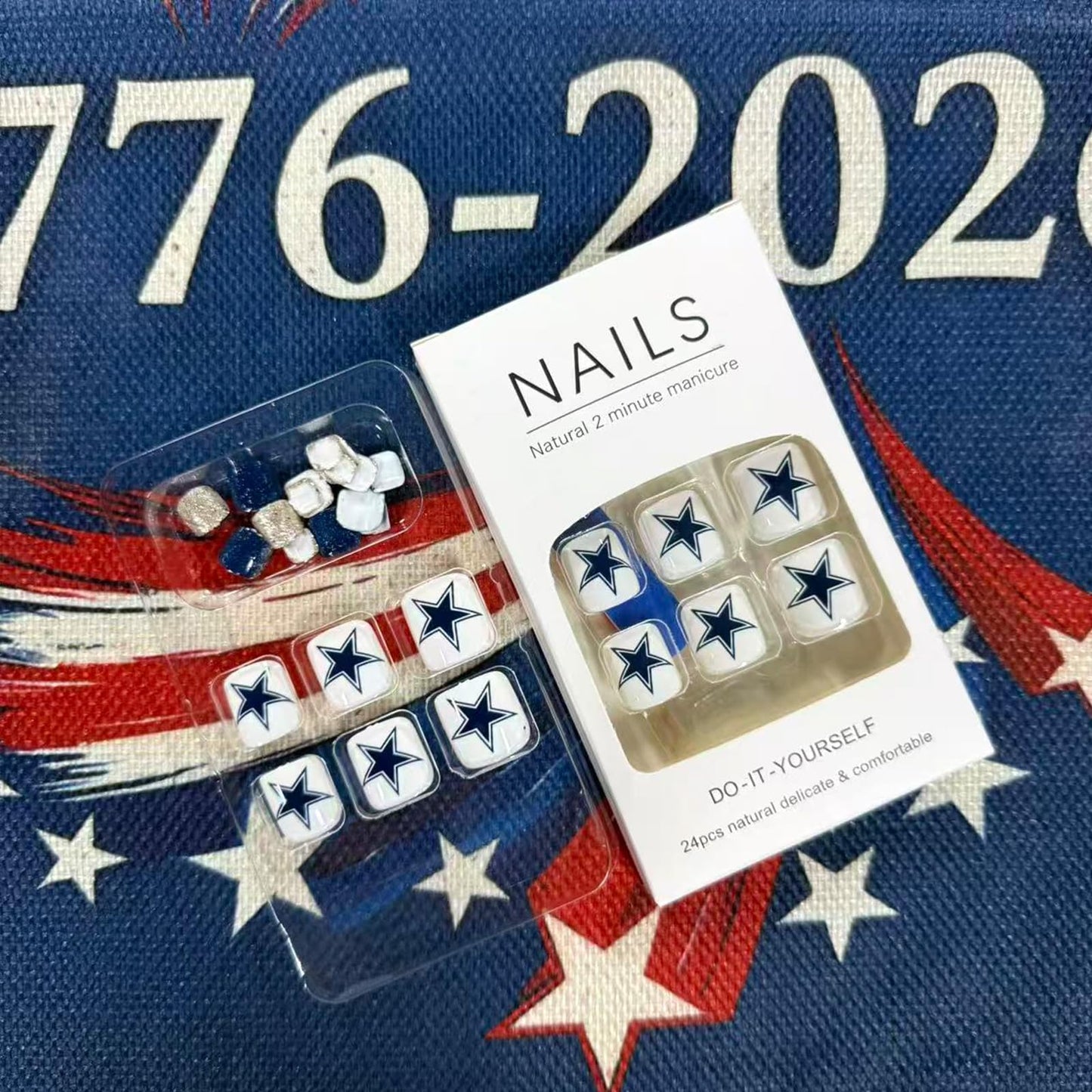 4th of July Press on Toenails Short Square Blue Star Fake Toe Nails Independence Day Glitter False Toenails Glossy White Toe Nail Press ons Acrylic Stick on Toes for Women 24Pcs