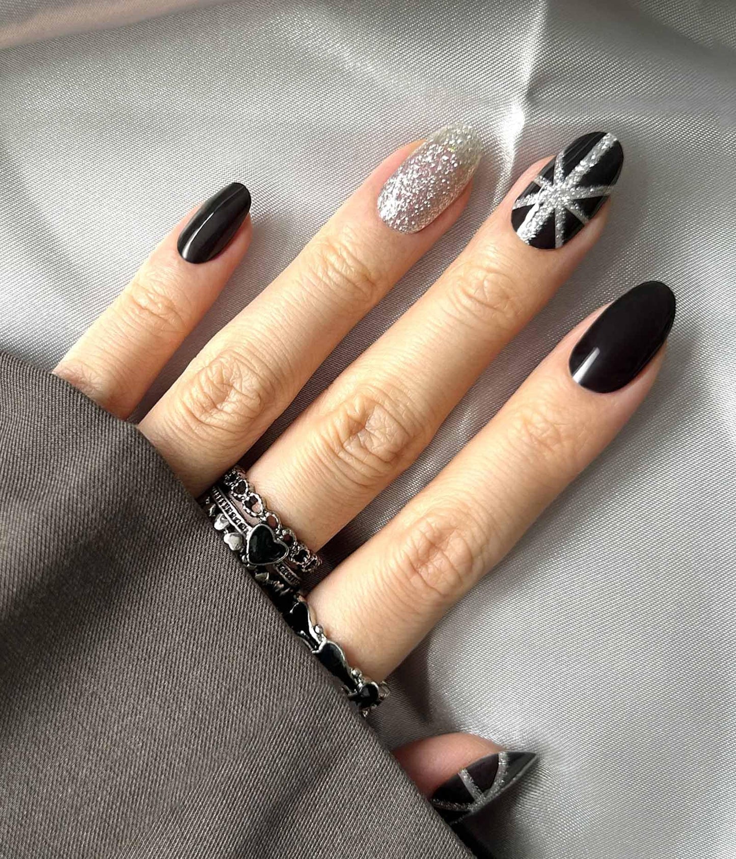 ruyeefam Nail Polish Strips (No UV Lamp Needed) - 22 Pcs Salon Quality Gel Nail Stickers - Long Lasting Wraps (Saint Black Glitter)