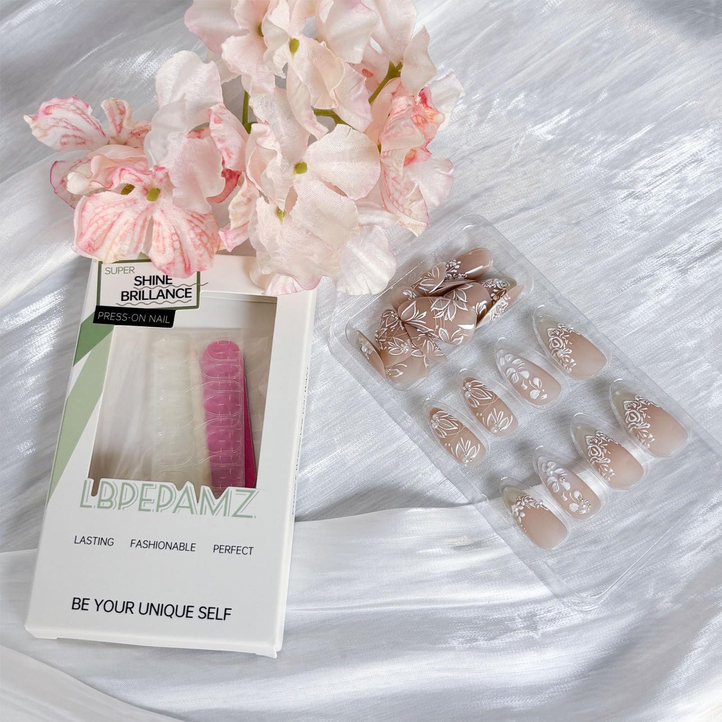 LBPEPAMZ 24Pcs White Press on Nails Almond Short Fake Nails with 3D Flowers Pearl Flash Charms Design White French Tip Glue on Nail Spring Summer Floral Acrylic False Nail Stick on Nails for Women