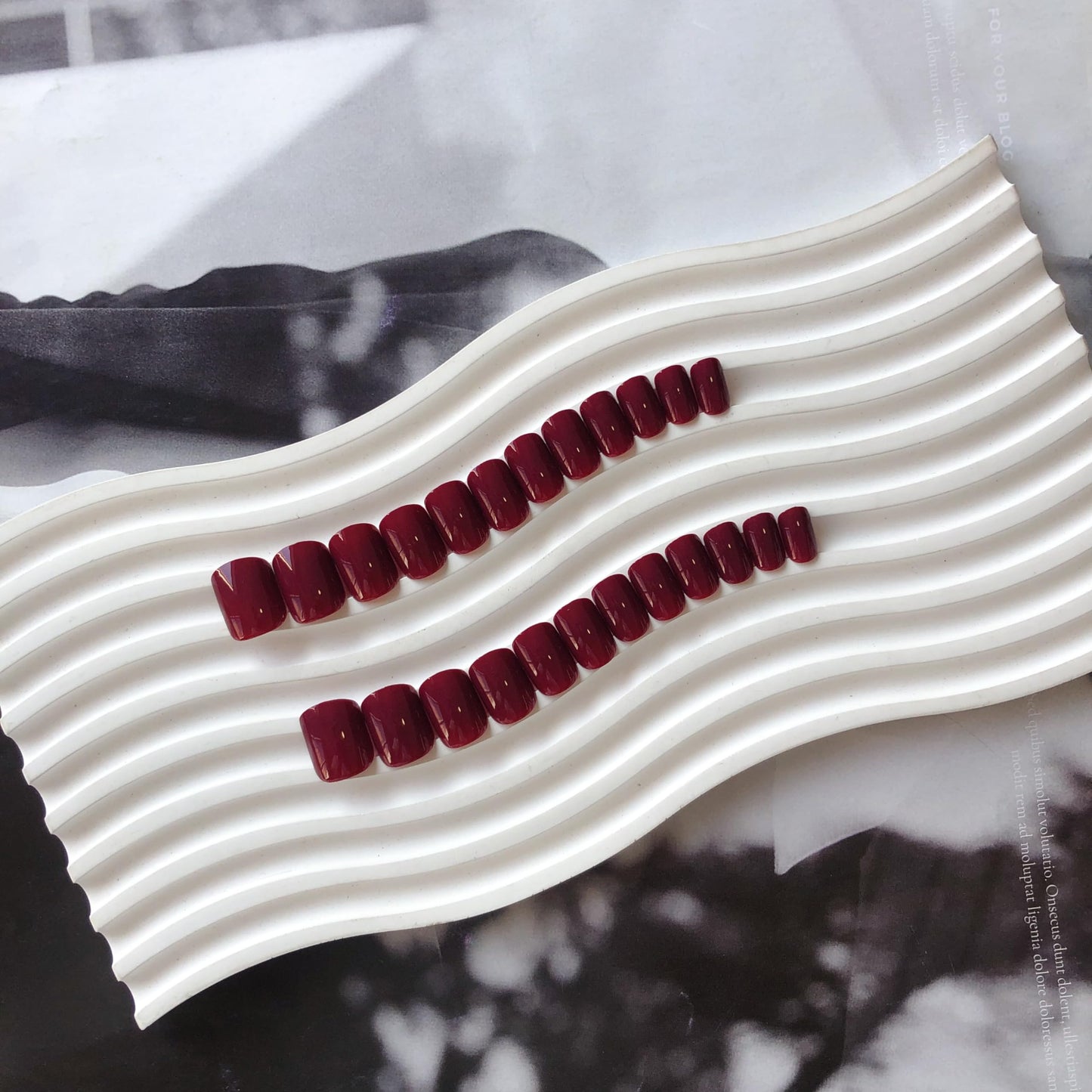KQueenest Red Press on Nails Medium Almond&Burgundy Press on Nails Short Square For Beach Party Daily Decoration in 48 PCS