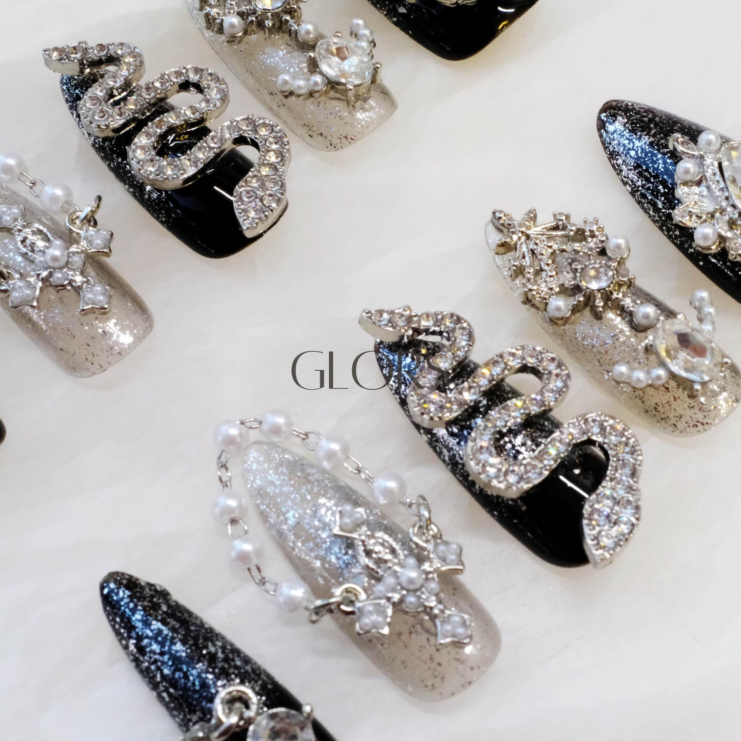[GLORS] BlackSerpent - Luxury Handcrafted Wearable Nail Art with Luxurious Diamonds, Pearl Chain, and Black Serpent in Long Stiletto (XS, LS)