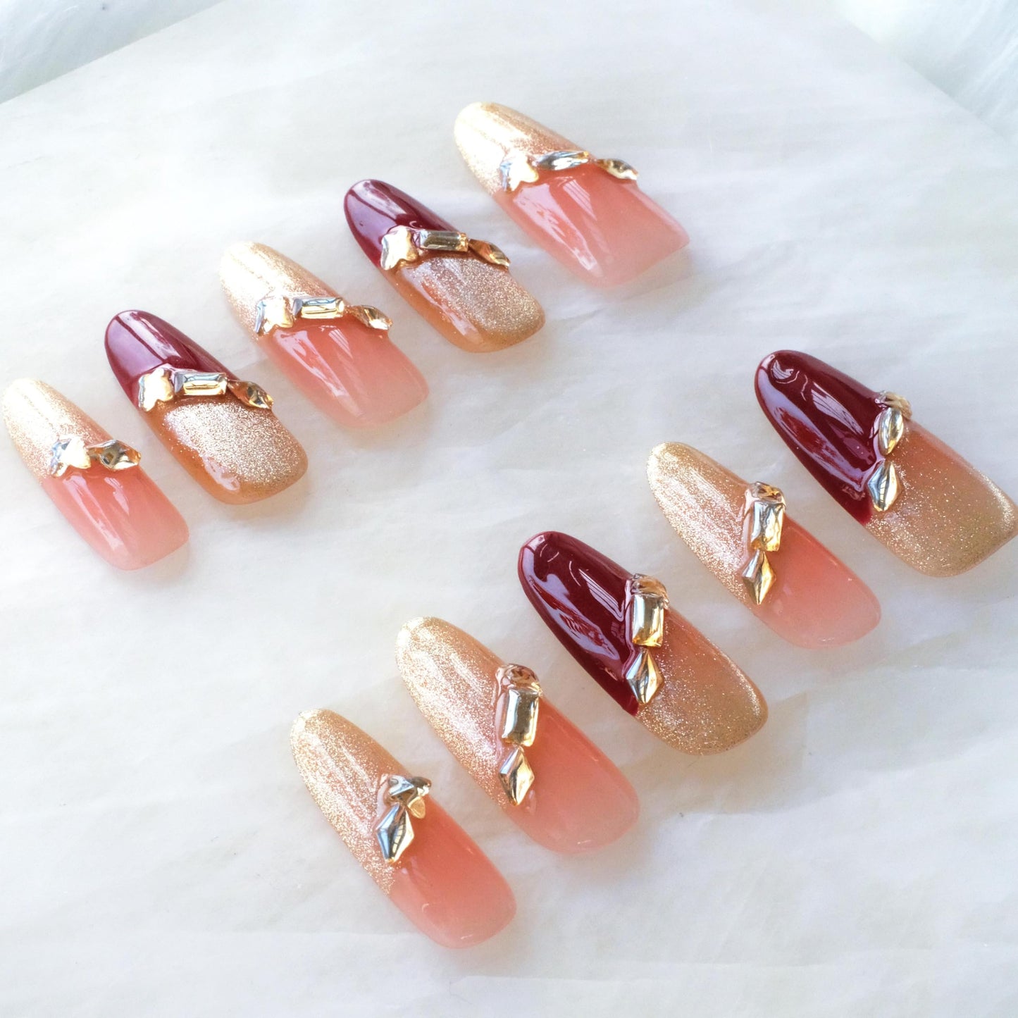 GLORS Press on Nails, Red Cat Eye False Nails with Gold Glitter, medium ballerina Shape, 10 Pieces (Small, Almond)