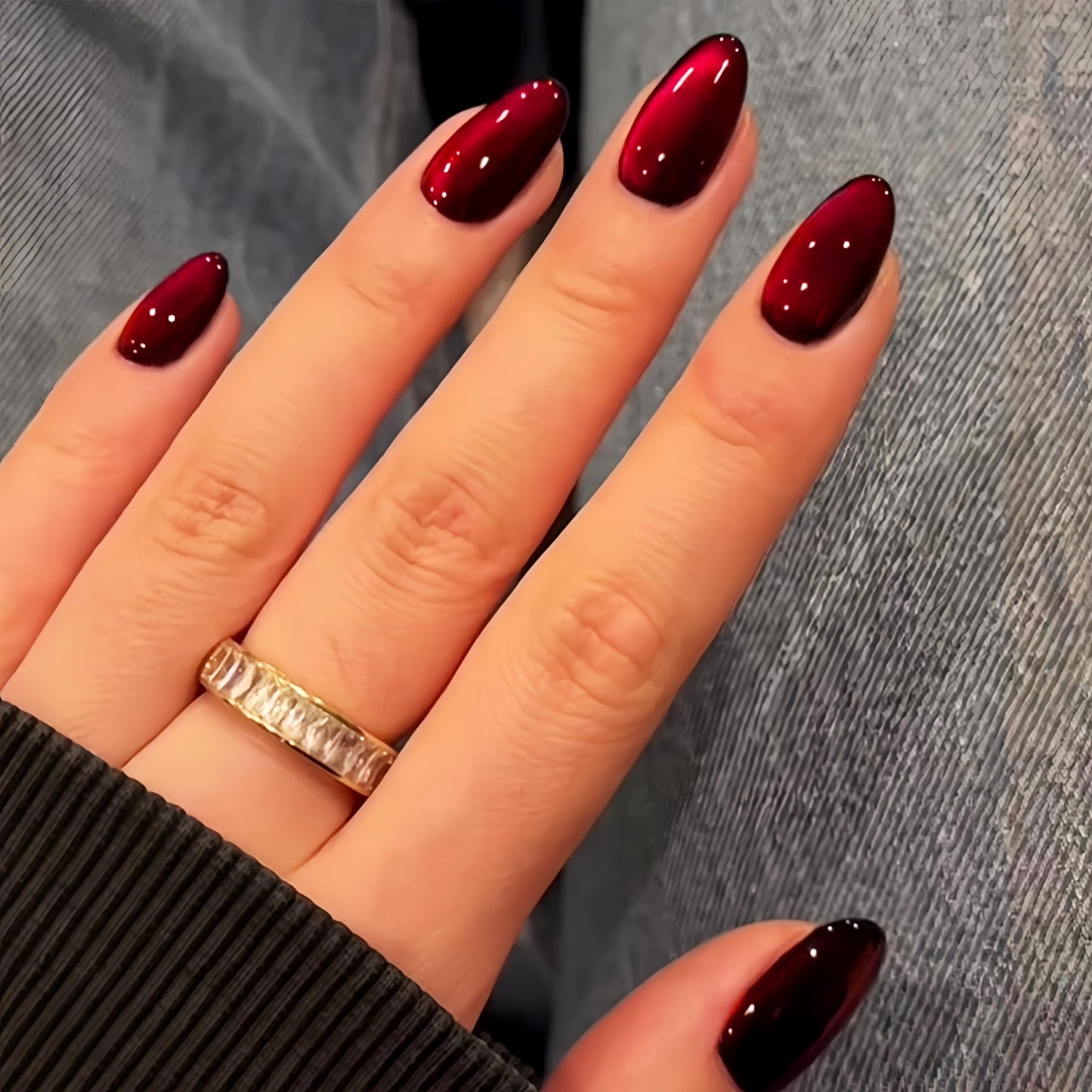 KQueenest Dark Red Cat Eye Press on Nails Short Oval, 30 Pcs Glitter Burgundy Fake Nails Short, Thick Shiny Sparkle Nails Press on, Cute Bling Small Acrylic Stick on Nails for Women Salon Manicure