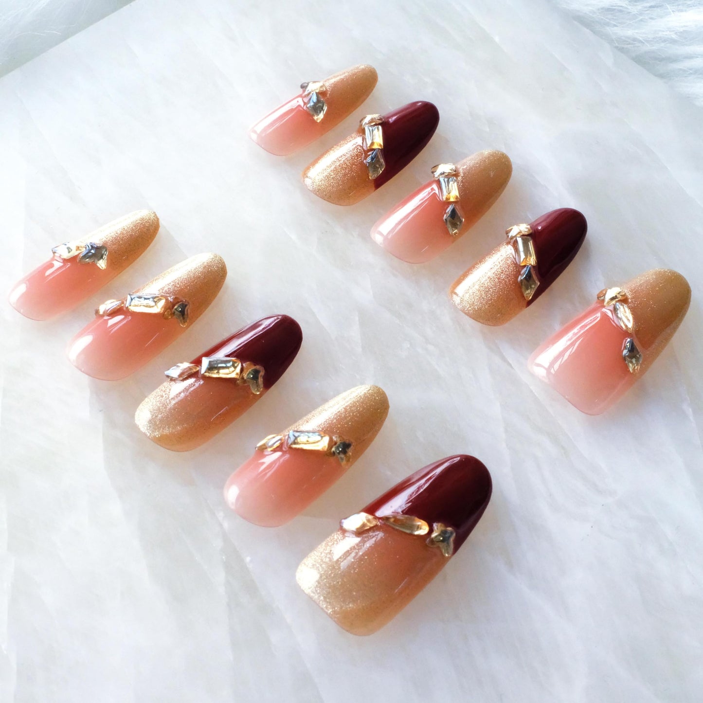 GLORS Press on Nails, Red Cat Eye False Nails with Gold Glitter, medium ballerina Shape, 10 Pieces (Small, Almond)