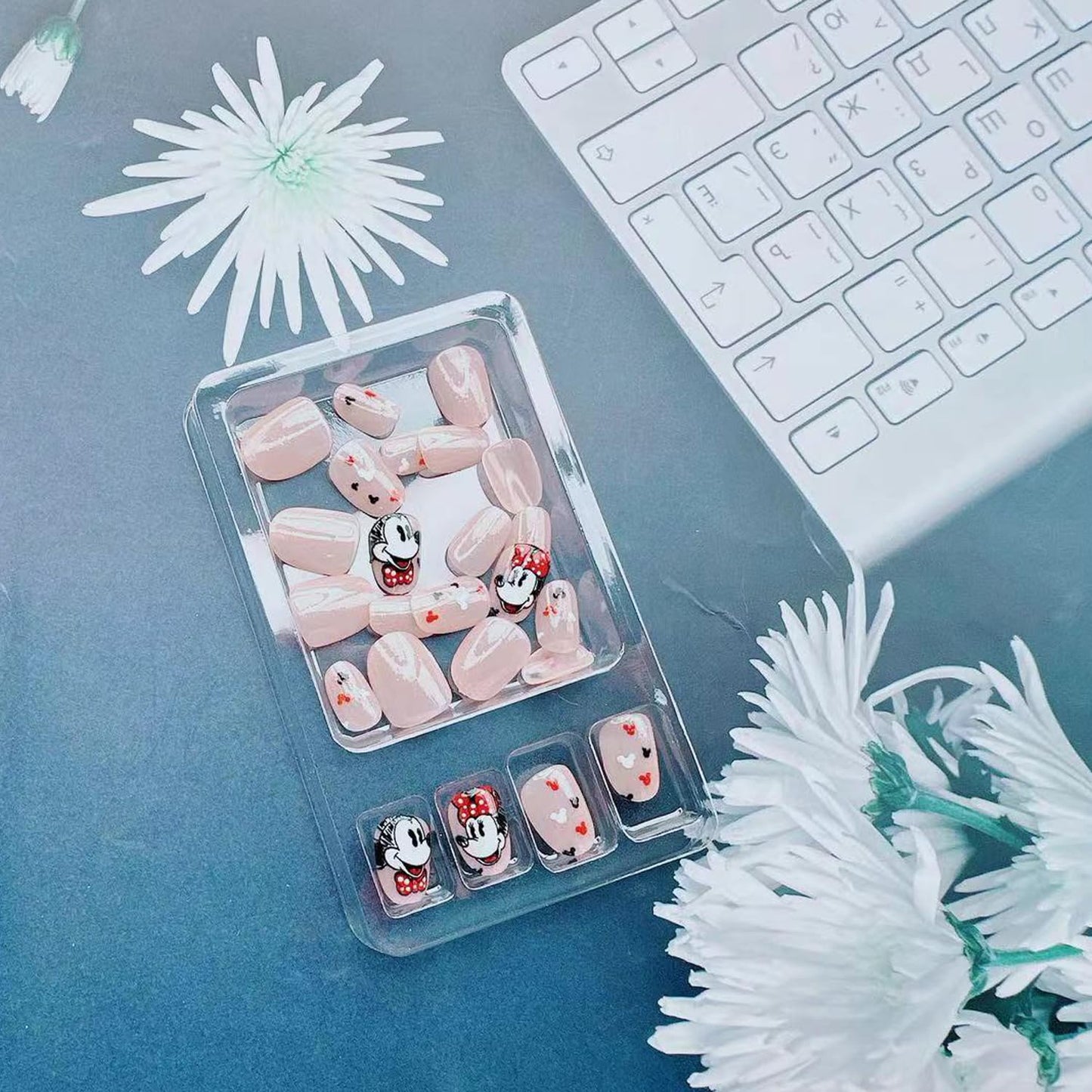 24Pcs Cute Press on Nails Short Fake Nails Tips Glitter Full Cover Nude False Nail for Women Artificial Reusable Nails Kit with Nail Jelly Glue Cartoon Press on Fashion False Nails Gifts
