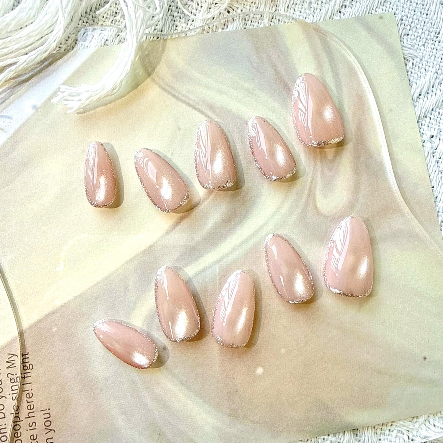 Short Almond Pink Cat Eye Fake Nails, with Glitter Line French,Handmade Press on Nails, with Glue Tabs - 10Pcs Nail Kit for Women and Girls,Stylish Design with Suitable for Wedding Party.﻿