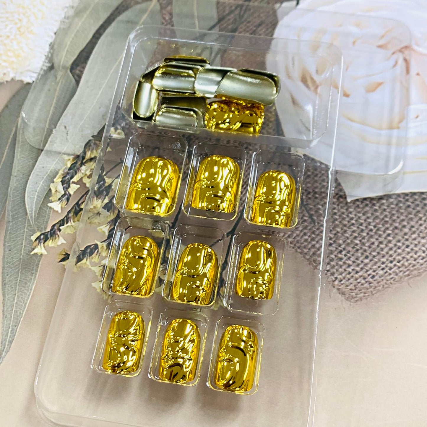 FIEONCIY Press on Nails Short Square Shaped Glossy Full Cover Square French False Nails with Designs Artificial Short Square Fake Nails with Charms Glue Stick ons Fingernails for Women Girls(JP3382)