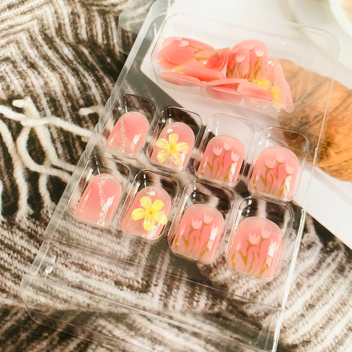 24 Full Cover Reusable False Nails Kit - Press On Short Square Acrylic Nails, Glue On Coffin Shape with Tulip Design for Women