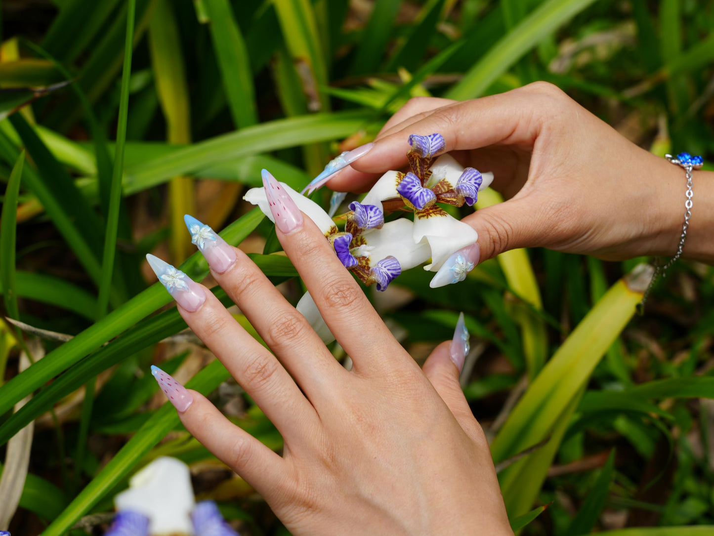 Tesytto 3D Floral Press On Nails Long Stiletto Fake Nails – Elegant Handmade Ombre Nail Art with Lilies Flowers Designs, Multi-Layer Gel Reusable Acrylic Nails for Women (3D Lily Ombre, S)