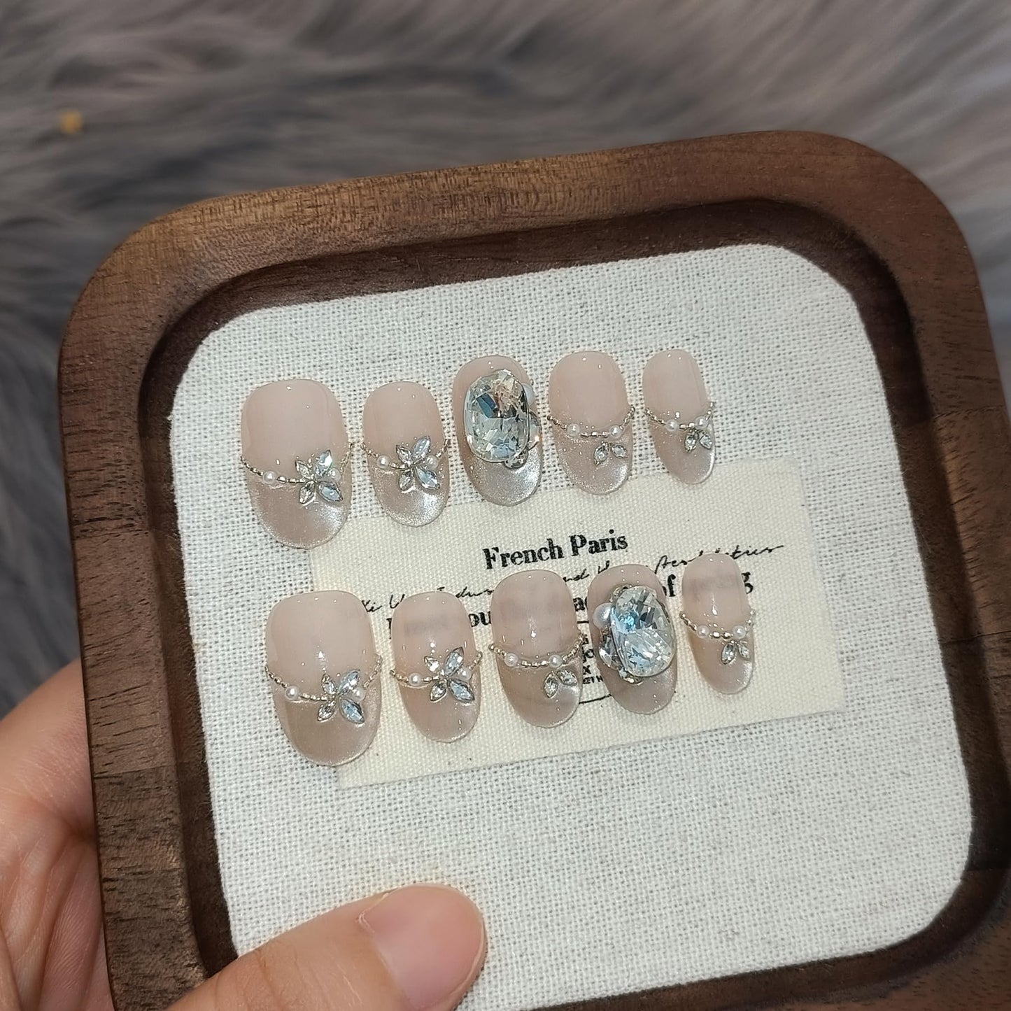 TENPAL Oval Nude Press On Nails 10Pcs with Tools Kit,Handmade Pearl Chain Floral Cluster Glue on Nails, Oval Short Glitter Cat Eye French False Nails,Reusable Glossy Fake Nails for Wedding Daily(XS)