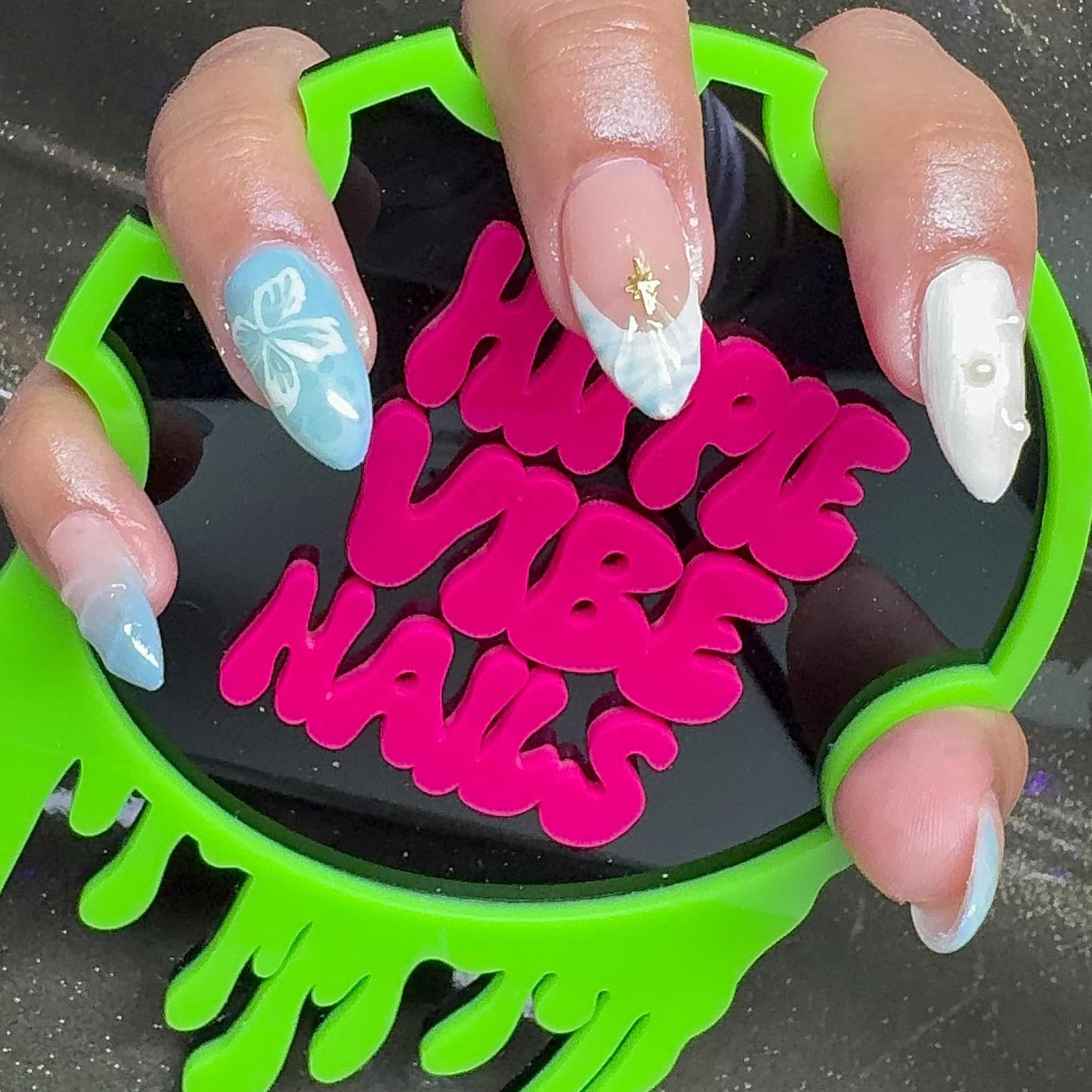 Jasilon Custom Nail Photo Props, Acrylic Nail Picture Props Personalized Logo Nail Tech Decor Plate Nailfie Disk with Social Media Salon Nail Display Stand Nail Polish Display Gifts for Nail Artist
