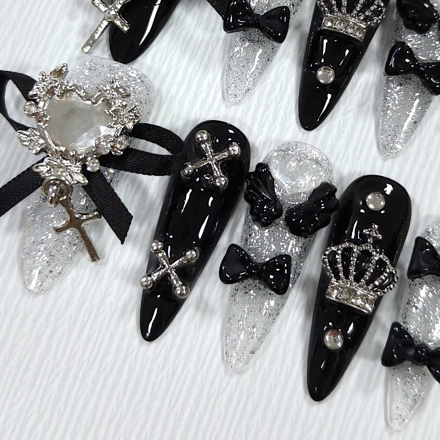 Hantyer 10pcs Black Press on Nails with Heart Rhinestones & Silver Charms, Long Stiletto Glossy Dark Edgy Fake Nails, Reusable Gothic Glam False Nails for Women Night Party Valentine's Day (Size S)
