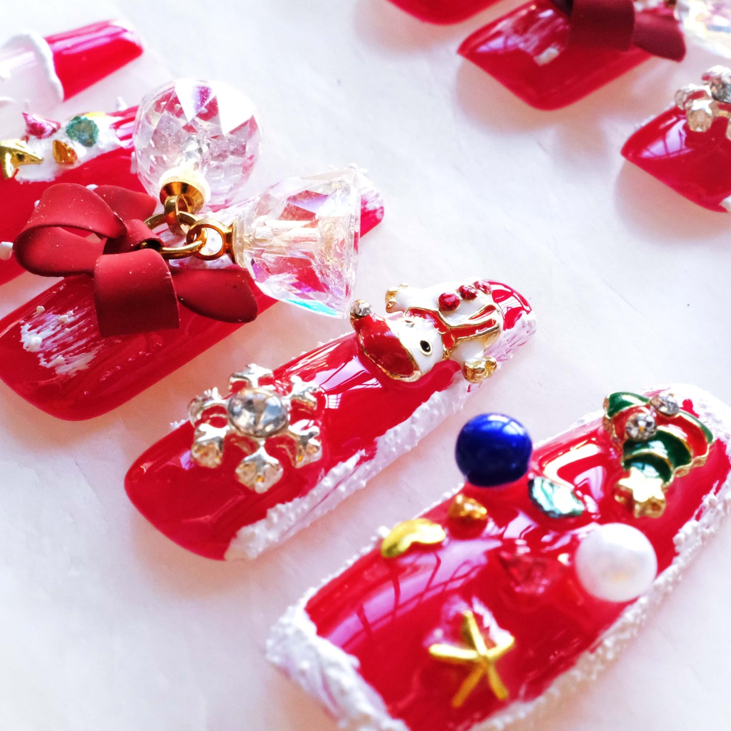 GLORS Christmas Press-On Nails, Long Ballerina Shape, Red and White Design with Snowman, Bows and Snowflakes, 10 Pieces (XS, LS)