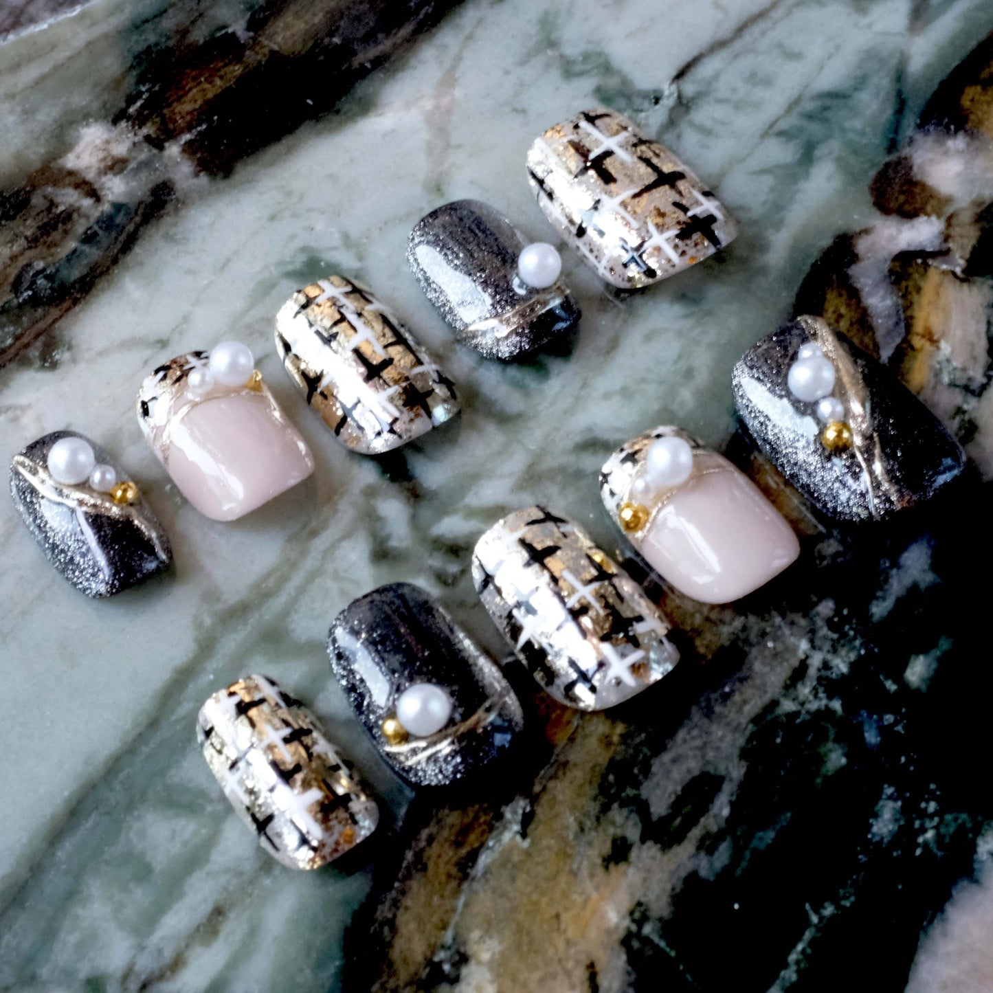 [GLORS] Purely Handmade Press On Nails | Luxurious Gold and Pearl Fake False Nails | Salon Quality Elegant Nail Art Design in short square, 10 pieces (XS, SS)