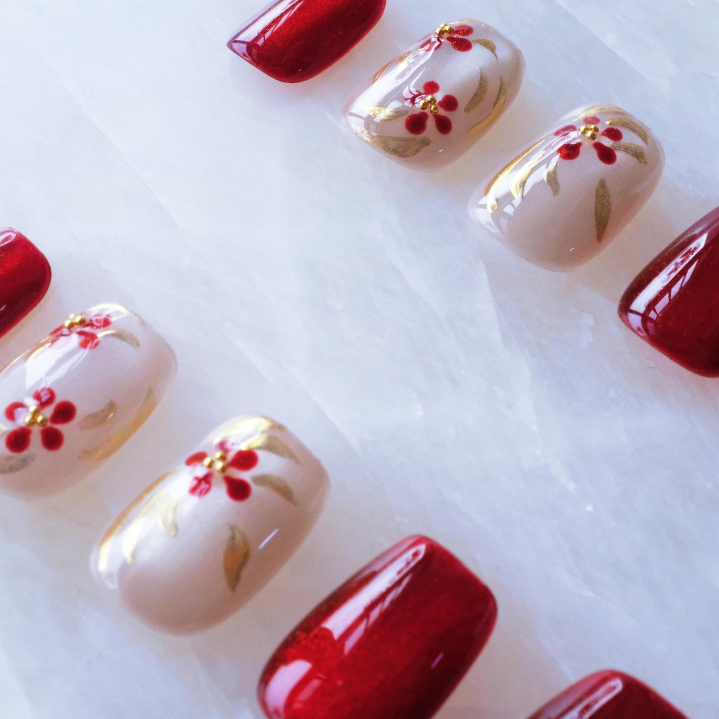 GLORS Press on Nails, Red Plum Embroidery Cat Eye False Nails with Gold Floral Design, Short Square Shape, 10 Pieces (XS, SS)