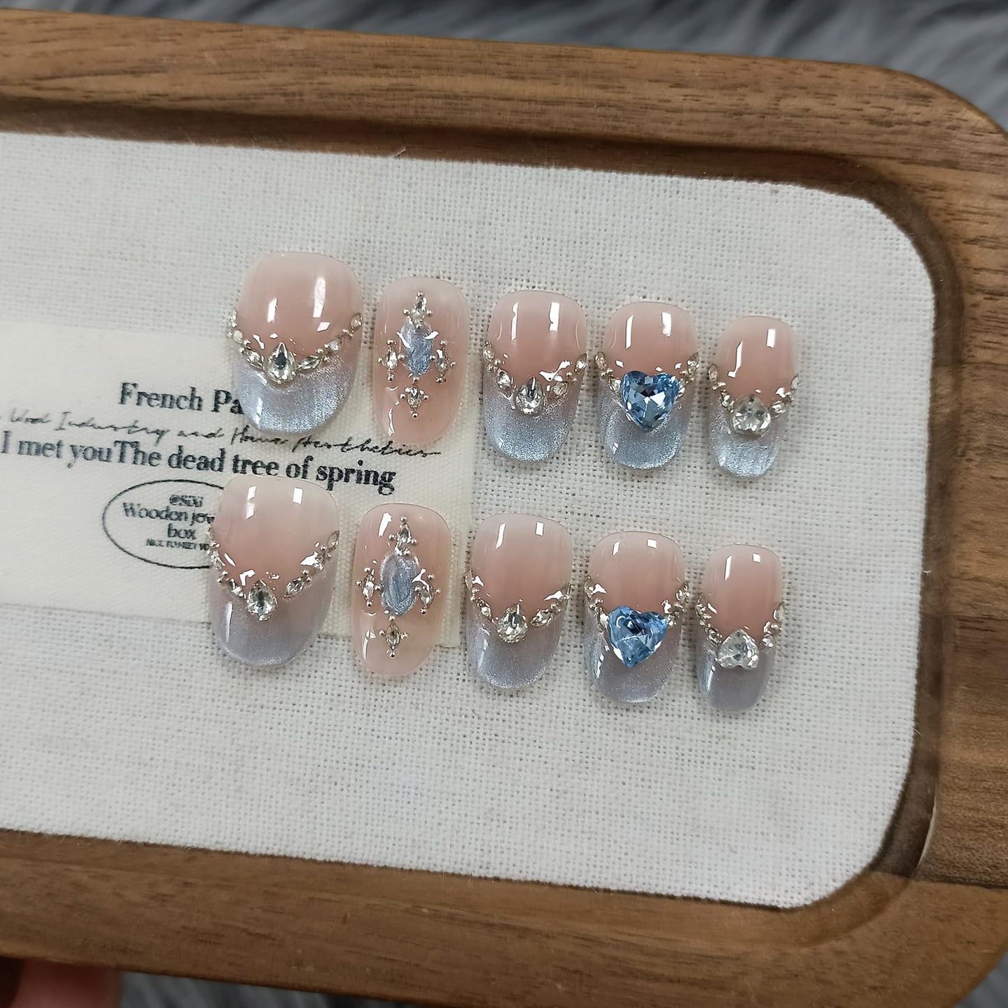 TENPAL Handmade Press on Nails Short Oval- Icy Blue French Tips Fake Nails with Cat Eye Designs, Glitter Glossy False Nails Kits for Women,Cute Sheer Stick on Nails for Daily Wear(M)