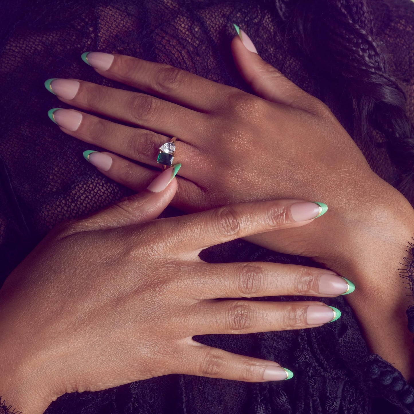 WICKED X KISS Press On Nails Almond, ‘Thrillifying!’, Green, Medium, Waterproof, Chip Proof, Smudge Proof, 28 Fake Nails, Pink Gel Nail Glue (2g), Mini Nail File, & Manicure Stick