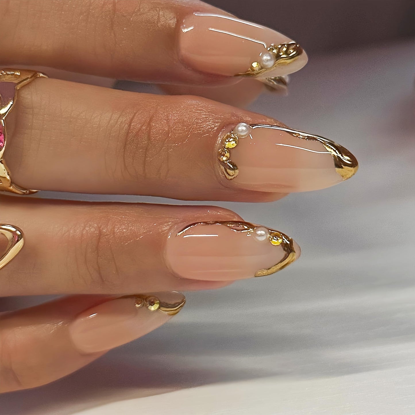24pcs French Tip Press on Nails Short Almond Fake Nails with Pearls Rhinestones Design Full Cover Gold French Acrylic Nails Glue on Nails Glossy Reusable Artificial Nails for Women Girls Nail Decor