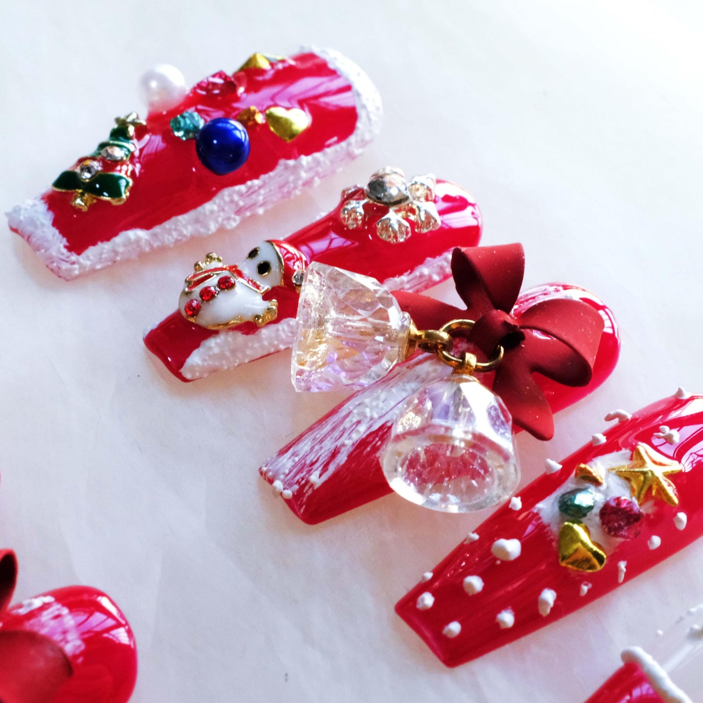 GLORS Christmas Press-On Nails, Long Ballerina Shape, Red and White Design with Snowman, Bows and Snowflakes, 10 Pieces (XS, LS)