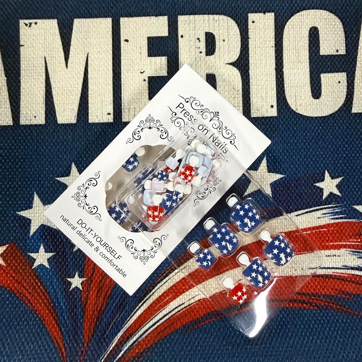 4th of July Star Press on Toenails Short Square Fake Toe Nails Red Blue Glossy Toenail Press ons Summer Independence Day Toe Press on Nails Acrylic Stick on Toenails for Women 24Pcs