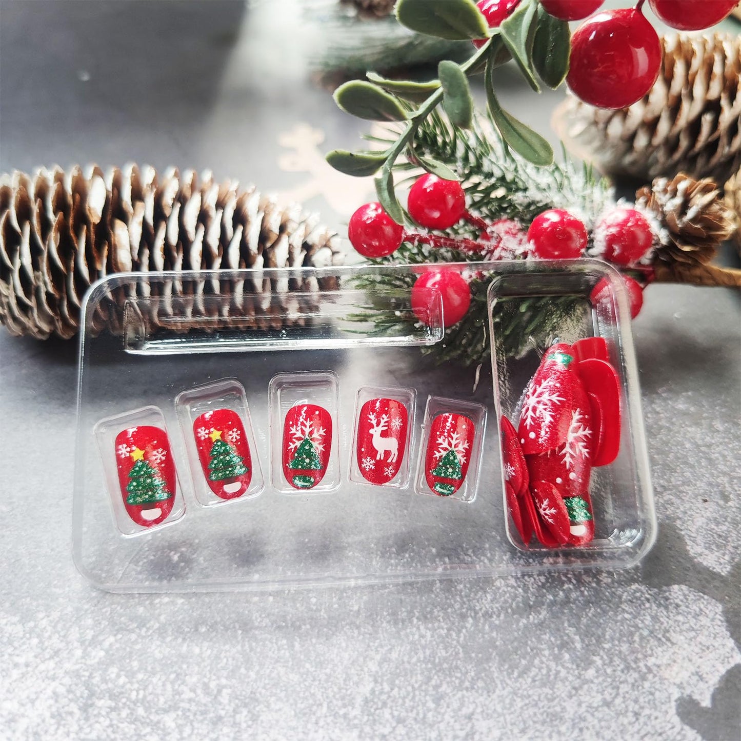 Christmas Press on Nails Xmas Stocking Gel Glue on Nail 24Pcs Snowflake Medium Almond False Nails Glossy Green Christmas Tree Acrylic Fake Nail Elk Stick on Fingernails for Women Xmas Gift