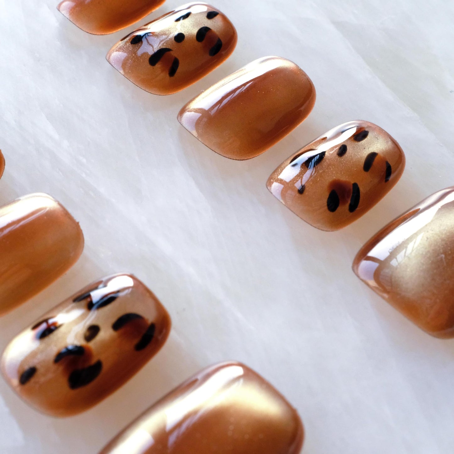 [GLORS] Caramel Leopard Glitter Cat Eye False Nail Press-Ons - Premium Fall Winter Style, Short Square Shape, 10 Pieces (Small, SS)