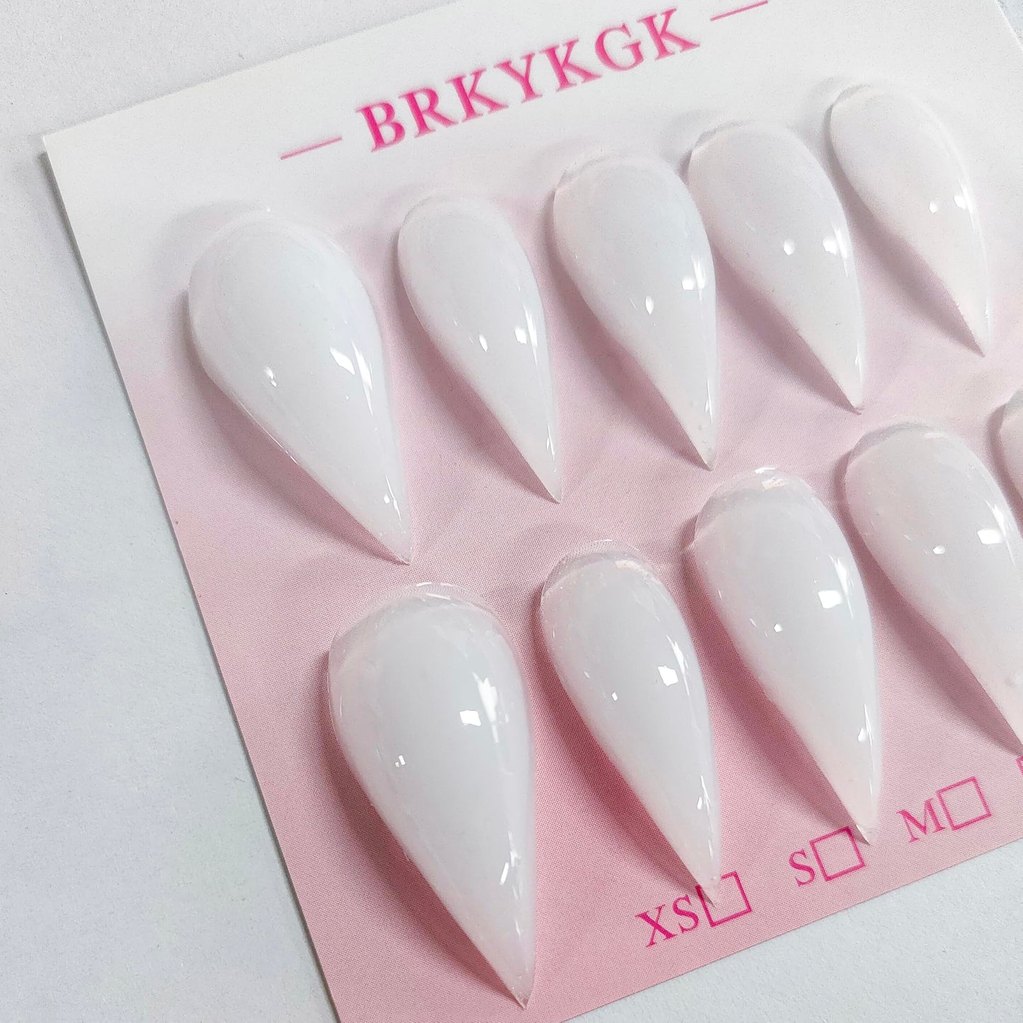 Handmade Press on Nails Medium Curved Stiletto Nail White Thick Acrylic Fake Nails Bright False Nails with 3D Eagle Hawk Curve Sculptural Designs Cat Claws Sturdy Nail Art Claw Nail 10Pcs(M)