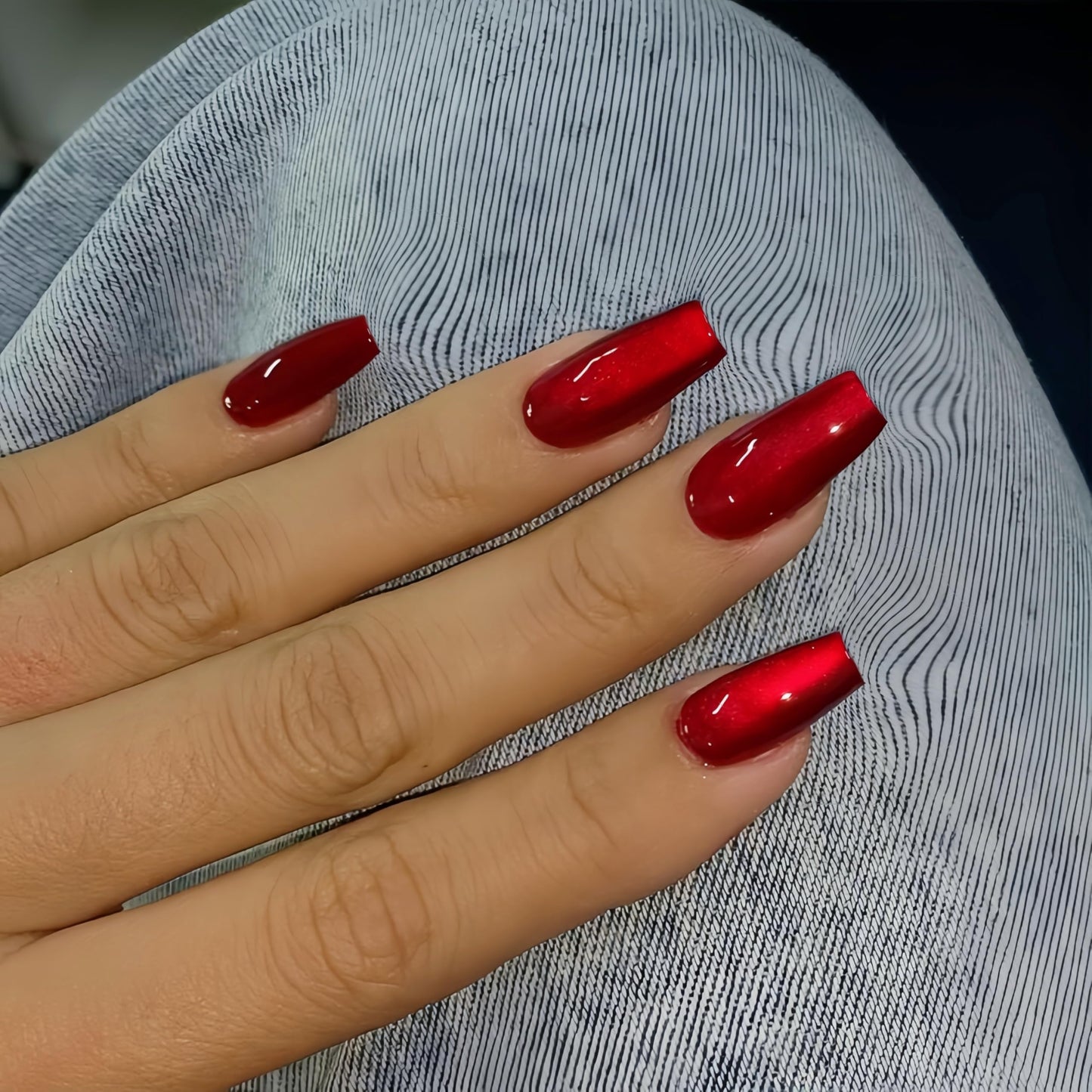 KQueenest Cat Eye Press on Nails Long Medium Square, Glitter Dark Red Fake Nails Press ons Coffin, Press on Acrylic Nails Bling Chrome Glue on Nails for Women Birthday Party Salon Manicure, 30 Pcs