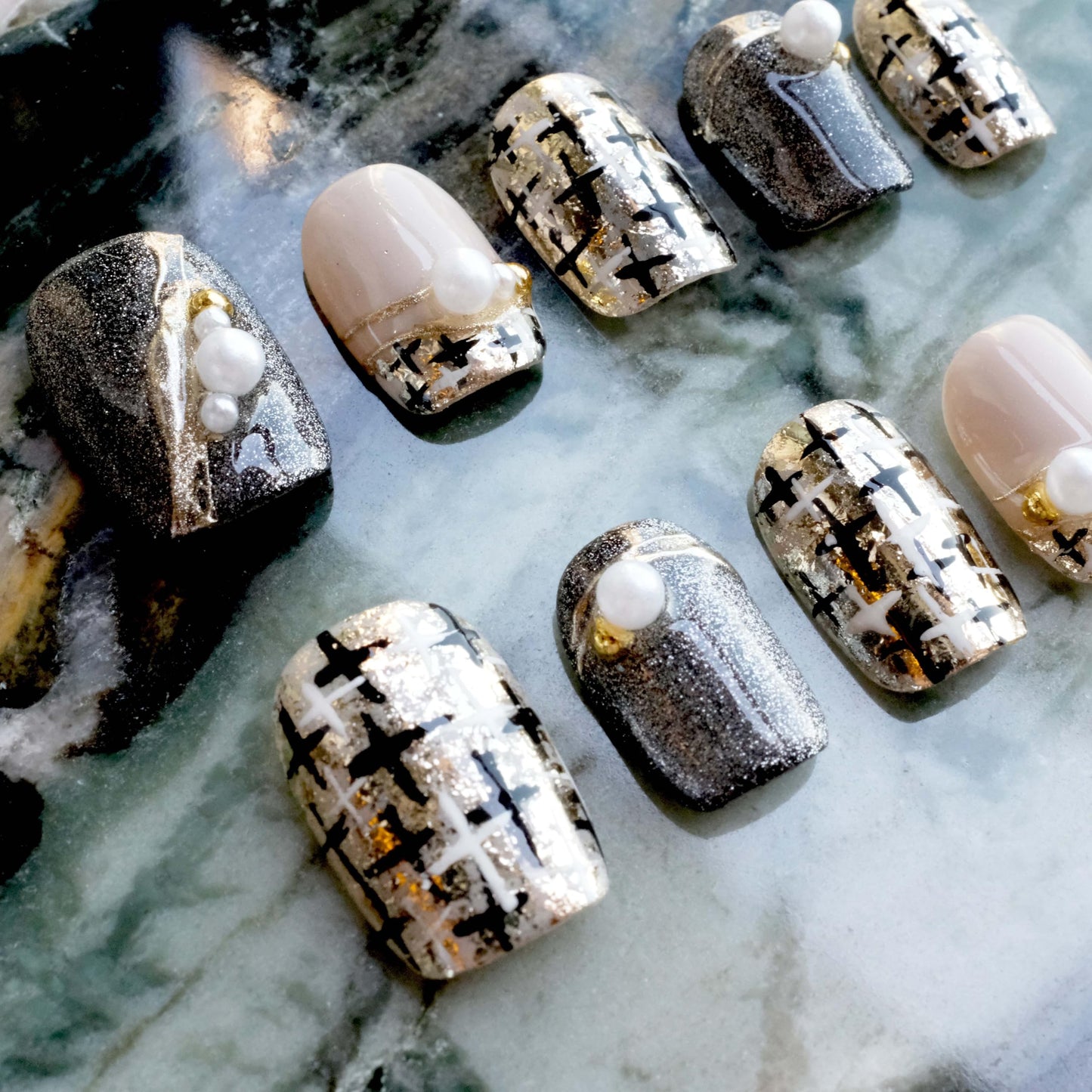 [GLORS] Purely Handmade Press On Nails | Luxurious Gold and Pearl Fake False Nails | Salon Quality Elegant Nail Art Design in short square, 10 pieces (XS, SS)