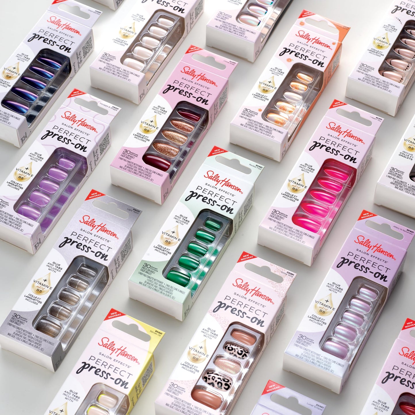 Sally Hansen Salon Effects Perfect Press-On Nails | Oval Shape | Easy to Apply, Non-Damaging | 30 Nails, Nail Glue, Adhesive Tabs, File | Out of This Pearl