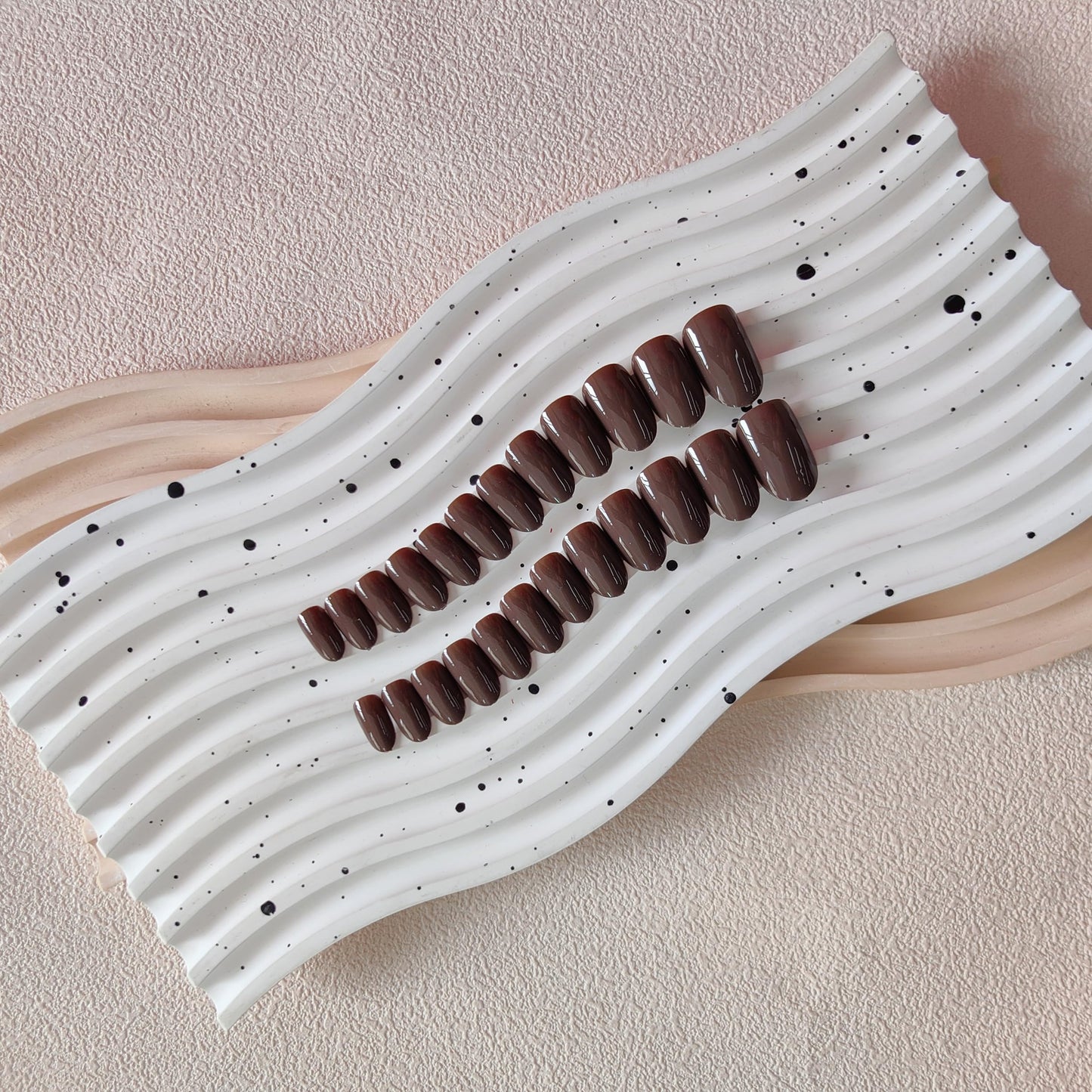 KQueenest Upgrade Thick Acrylic Fall Press on Nails Short Oval, Gel-Like Brown Nails Press on Round, Oval Fake Nails for Women Daily Wear, Natural Fit Glue on Nails Short Almond in 24 Pcs