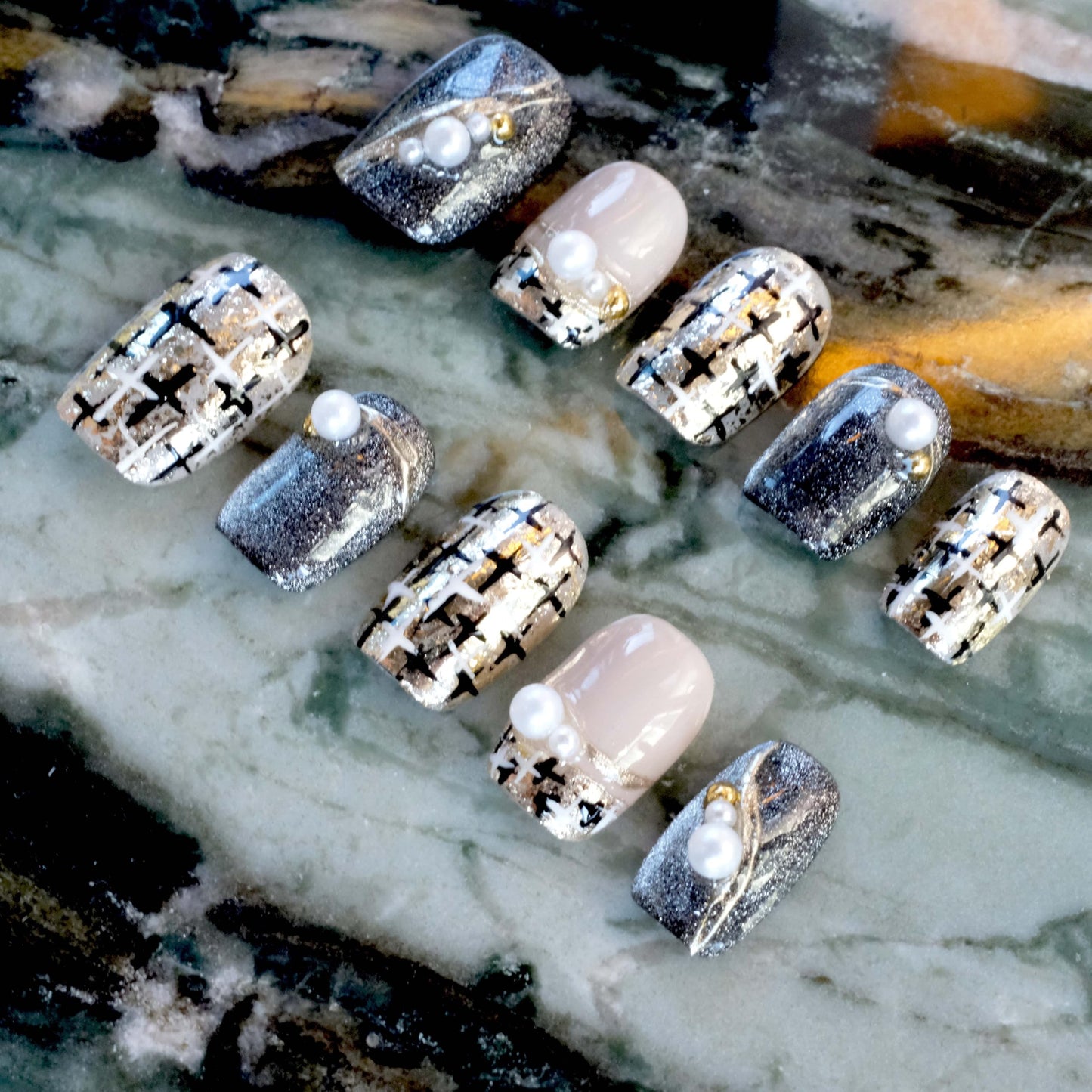 [GLORS] Purely Handmade Press On Nails | Luxurious Gold and Pearl Fake False Nails | Salon Quality Elegant Nail Art Design in short square, 10 pieces (XS, SS)